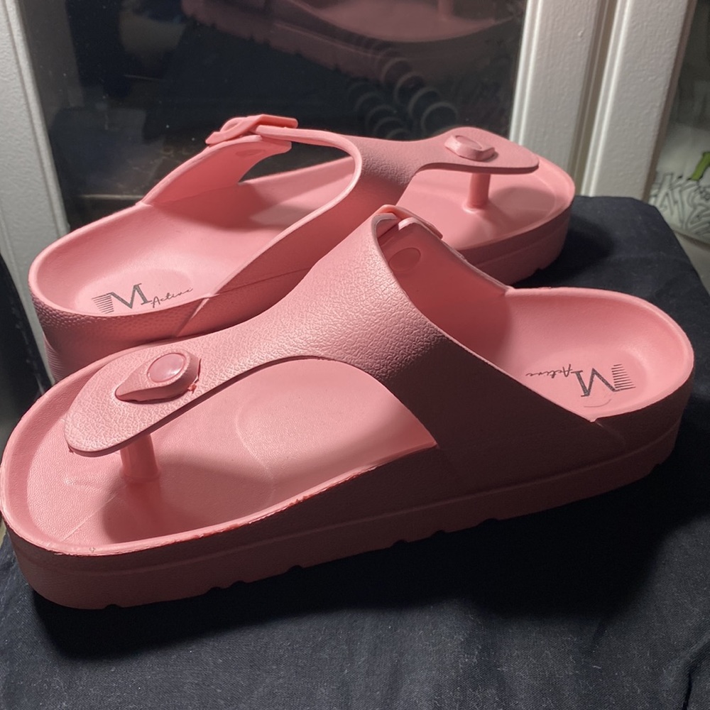 ❤️. BRAND NEW MENDREZ BUBBLE GUM PINK SANDALS ❤️